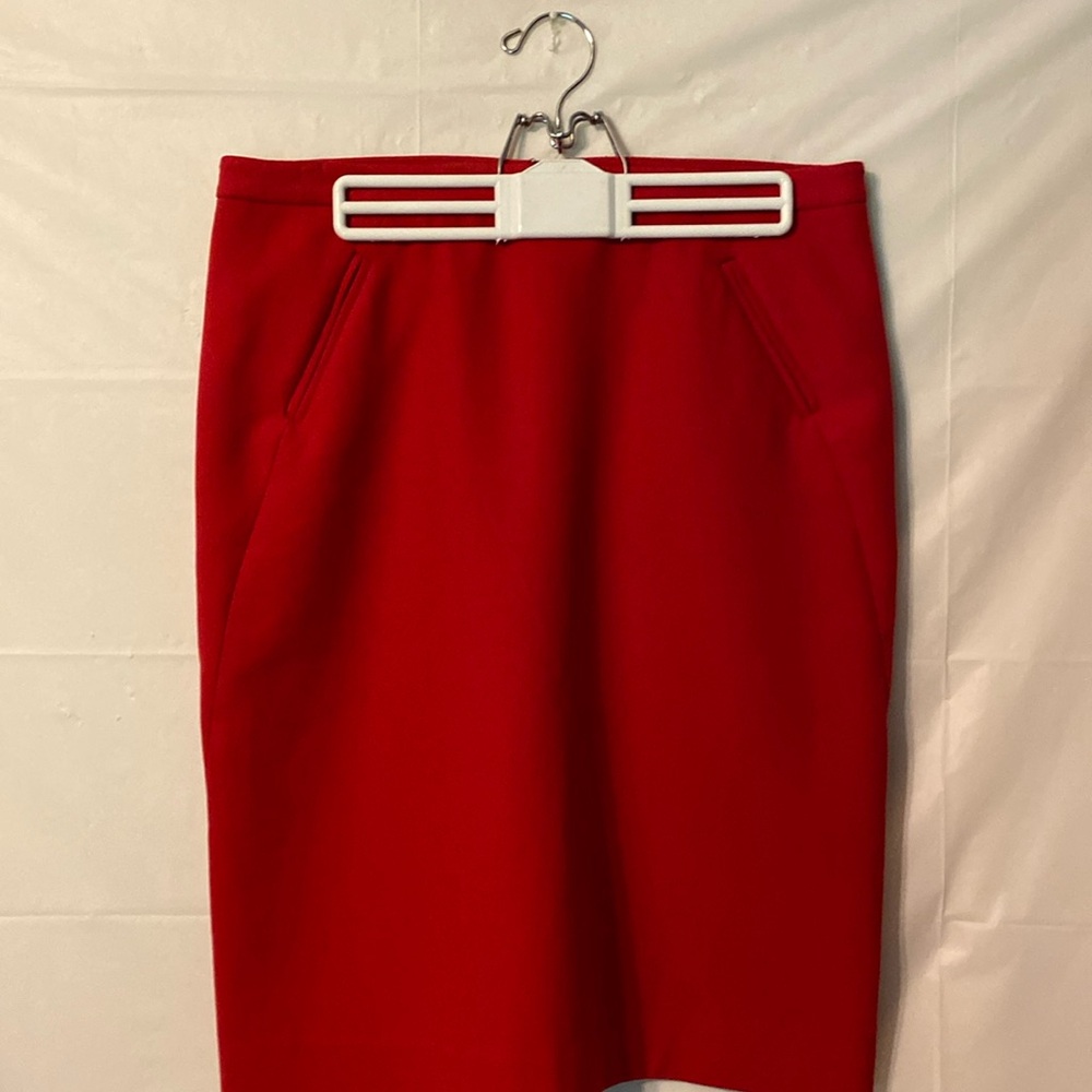 Loft red skirt size 8. 24” long. Faux pockets in front. Zipper and hook in back.